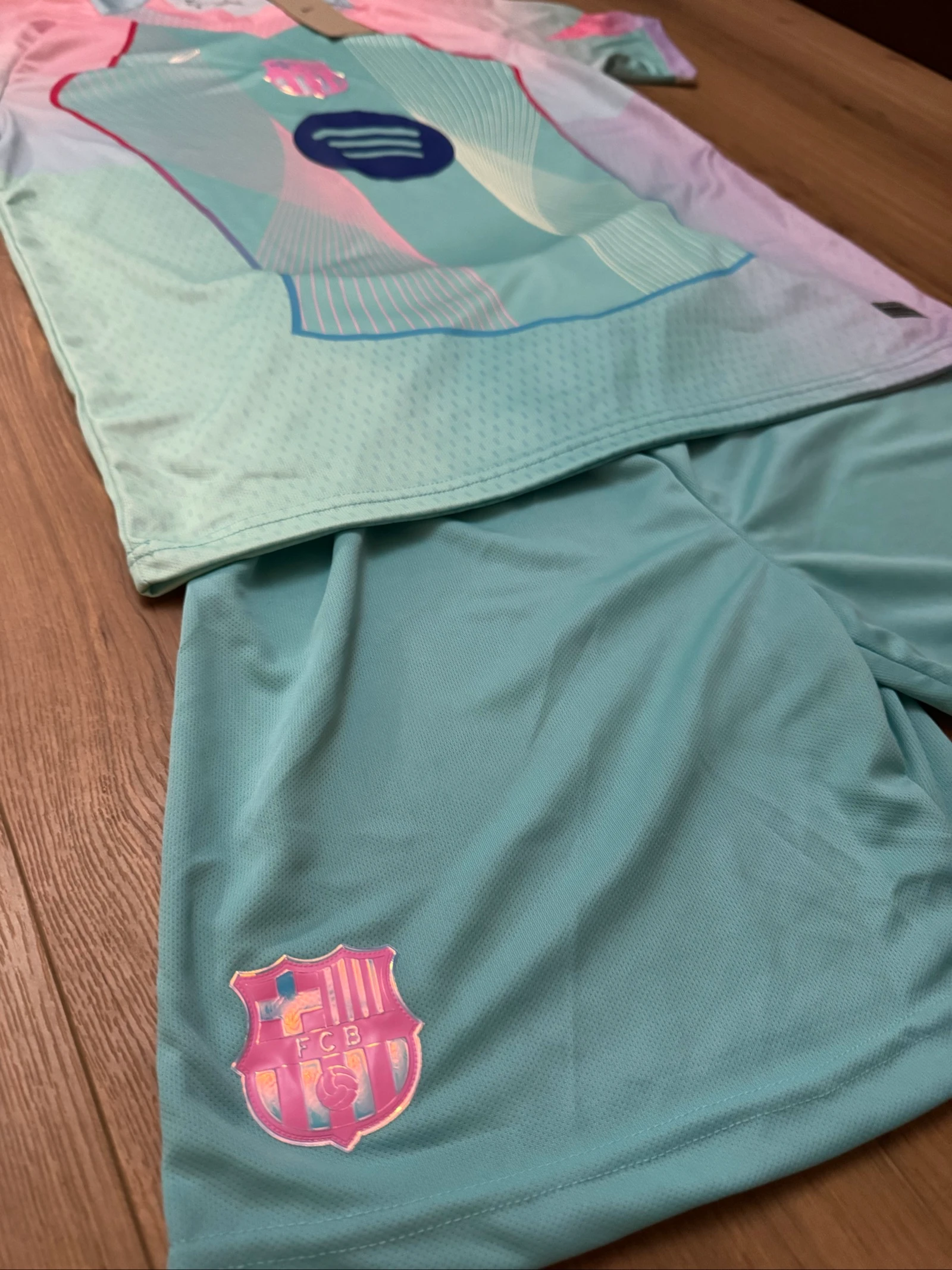 Nike FC Barcelona 24/25 Away Football Kit Set Rosa e Turquesa – Camisa + Shorts – Novo com etiquetas – photo 2